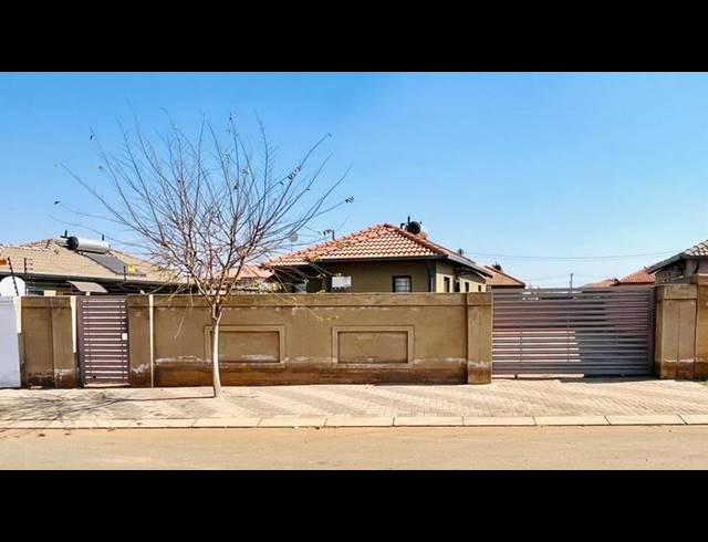 3 BEDROOM PROPERTY TO RENT IN PROTEA GLEN